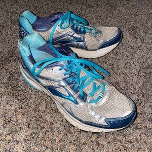 Brooks shoes 8.5
